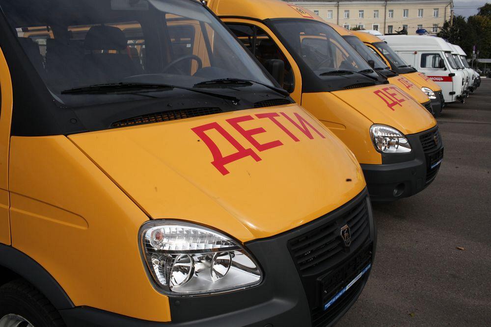 Минпромторг подготовил поправки о 100% аванса госкзаказов на "скорые" и школьные автобусы