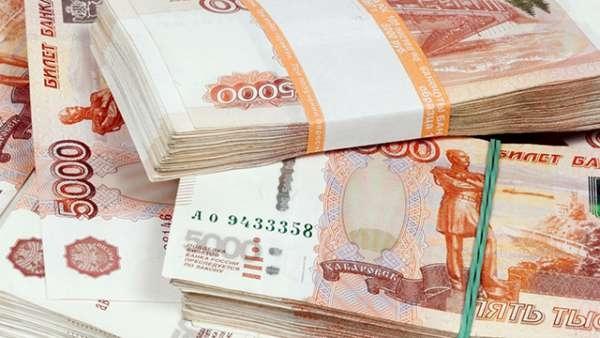 Счетная палата подготовила оперативный доклад о ходе исполнения федерального бюджета, оперативную информацию о ходе исполнения консолидированных бюджетов регионов и бюджетов внебюджетных фондов за январь &ndash; сентябрь 2017 г. Полные версии документов доступны по ссылке. Ниже приведены некоторые показатели, содержащиеся в них.     Федеральный бюджет   Объем ВВП в январе &ndash; сентябре 2017 г. составил в текущих рыночных ценах 65,6 трлн руб. или 71,1% прогнозируемого объема, предусмотренного на 2017 год в Федеральном законе № 415-ФЗ (с изменениями).   Индекс промышленного производства в январе &ndash; сентябре 2017 г. по сравнению с аналогичным периодом 2016 г. составил 101,8%.   Средняя цена на нефть марки &laquo;Юралс&raquo; в январе &ndash; сентябре 2017 г. составила $50,5 за баррель, что на 27% выше, чем в аналогичном периоде 2016 г, и на 10,7 % выше среднегодовой прогнозной цены на нефть на 2017 г. За октябрь 2017 г. цена на нефть марки &laquo;Юралс&raquo; $56,36 за баррель.   Официальный курс доллара США к рублю в январе &ndash; сентябре 2017 г. составил 58,3 руб. за $1, что на 14,5 % ниже уровня января - сентября 2016 года и на 9,2% ниже годового прогноза. За октябрь 2017 г. курс доллара к рублю составил 57,73 руб. за $1.   В сентябре отмечена дефляция на уровне 0,1% (в августе &ndash; 0,5%), с начала года потребительские...