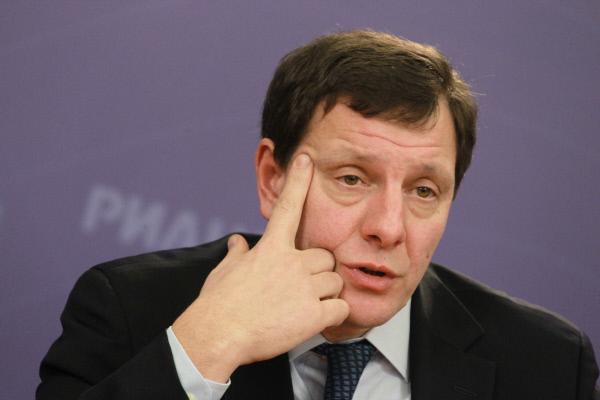 В ноябре 2015 года принято постановление правительства РФ №1236 &laquo;Об установлении запрета на допуск программного обеспечения, происходящего из иностранных государств, для целей осуществления закупок для обеспечения государственных и муниципальных нужд&raquo;. Ему предшествовал федеральный закон от 29.06.2015 № 188-ФЗ &laquo;О внесении изменений в Федеральный закон &laquo;Об информации, информационных технологиях и о защите информации&raquo; и статью 14 Федерального закона &laquo;О контрактной системе в сфере закупок товаров, работ, услуг для обеспечения государственных и муниципальных нужд&raquo;. Эти документы определили практические меры, призванные обеспечить в России импортозамещение программного обеспечения, закупаемого государственными заказчиками.  Меры эти, во-первых, были вынужденными: госзаказчики над импортозамещением ПО работать не хотели, да и сейчас не очень-то хотят &ndash; дело сложное и ответственное, закупать привычные импортные продукты им куда проще. Для примера: три четверти государственных ведомств в 2017 году не...