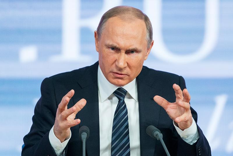 Власти регионов придают недостаточно внимания вопросам развития конкуренции, заявил вчера Владимир Путин на заседании Госсовета (см. стр. 1). Стимулировать чиновников заняться исполнением антимонопольного нацплана хотят целевыми показателями, деньгами и санкциями. Кроме того, предлагается расчистить региональные рынки от ГУПов и МУПов и обязать госструктуры покупать определенные товары и услуги только у малого бизнеса.  Глава ФАС Игорь Артемьев добился вчера поддержки своих идей по развитию конкуренции в регионах и наращиванию веса службы за счет влияния на руководство субъектов РФ и...