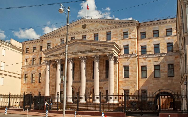 Генеральная прокуратура России намерена активно применять к госслужащим штрафы за неоплату работ, товаров или услуг предпринимателям по государственным и муниципальным контрактам, сказано в сообщении на официальном сайте надзорного ведомства.  Новая административная ответственность за нарушение срока и порядка оплаты по исполненным ими государственным и муниципальным контрактам была введена по инициативе Генпрокуратуры.  Автором инициативы стали специалисты Минэкономразвития, предложившие дополнить Кодекс