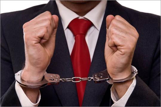Предлагается исключить из диспозиции ч. 1 ст. 200.4 Уголовного кодекса указание на иную личную заинтересованность как мотив преступления &ndash; соответствующий законопроект1 внесен в Госдуму Правительством РФ 14 апреля 2022 года.  Напомним, речь идет о нарушении законодательства РФ о контрактной системе в сфере закупок товаров, работ, услуг для обеспечения государственных и муниципальных нужд работником контрактной службы, контрактным управляющим, членом комиссии по осуществлению закупок либо иным уполномоченным лицом, представляющим интересы заказчика в...