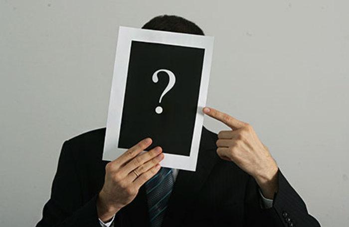Такое требование, включая запрос информации о бенефициарах, нарушает Закон N 223-ФЗ. Оно не влияет на исполнение договорных обязательств и не подтверждает их надлежащее выполнение. Сходное мнение антимонопольный орган высказывал и ранее.   Если положение о закупке позволяет устанавливать указанное требование, рекомендуем заказчикам изменить документ. В случае если такое требование есть в документации, антимонопольный орган вправе вынести предписание о ее изменении.   Документ: Решение ФАС России от 04.07.2017 N 223ФЗ-617/17   Источник: Консультант Плюс   Текст решения Федеральной антимонопольной службы от 4 июля 2017 г. N 223ФЗ-617/17   ФЕДЕРАЛЬНАЯ АНТИМОНОПОЛЬНАЯ СЛУЖБА   РЕШЕНИЕ от 4 июля 2017 г. N 223ФЗ-617/17   ПО РЕЗУЛЬТАТАМ РАССМОТРЕНИЯ ЖАЛОБЫ ООО "Р" НА ДЕЙСТВИЯ (БЕЗДЕЙСТВИЕ) ЗАКАЗЧИКА ПРИ ЗАКУПКЕ ТОВАРОВ, РАБОТ, УСЛУГ В СООТВЕТСТВИИ С ФЕДЕРАЛЬНЫМ ЗАКОНОМ ОТ 18.07.2011 N 223-ФЗ "О ЗАКУПКАХ ТОВАРОВ, РАБОТ, УСЛУГ ОТДЕЛЬНЫМИ ВИДАМИ ЮРИДИЧЕСКИХ ЛИЦ"   Комиссия Федеральной антимонопольной службы по контролю в сфере закупок в составе <...> (далее - Комиссия ФАС России), при участии представителей: ПАО "Г": <...> - доверенность от 16.02.2017 N 01/04/04-83 д. представители ООО "Р" на заседание Комиссии ФАС России не явились, уведомлены надлежащим образом, рассмотрев жалобу ООО...